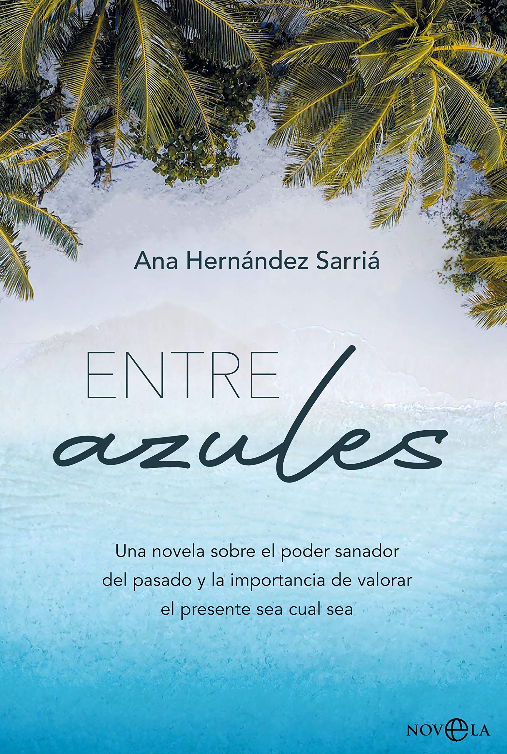 Entre azules: Una novela sobre el poder sanador del pasado y la importancia de valorar el presente sea cual sea (Paperback)