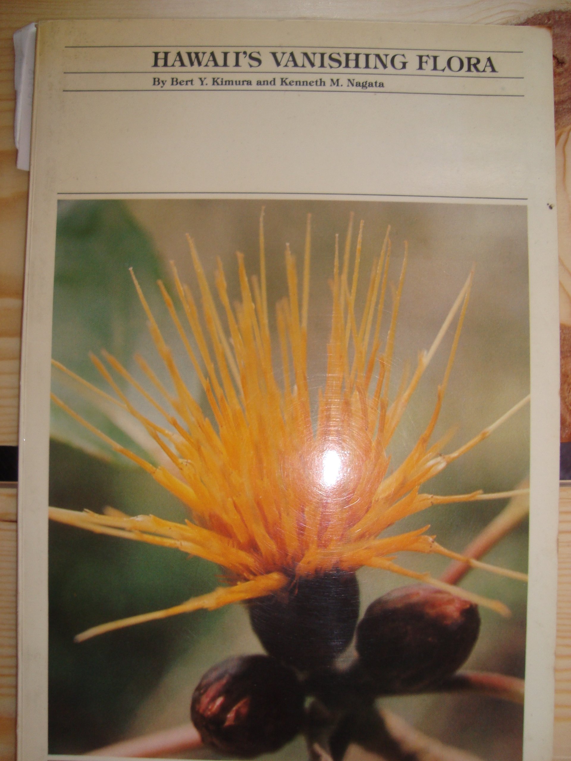 Hawaii's vanishing flora (Paperback)