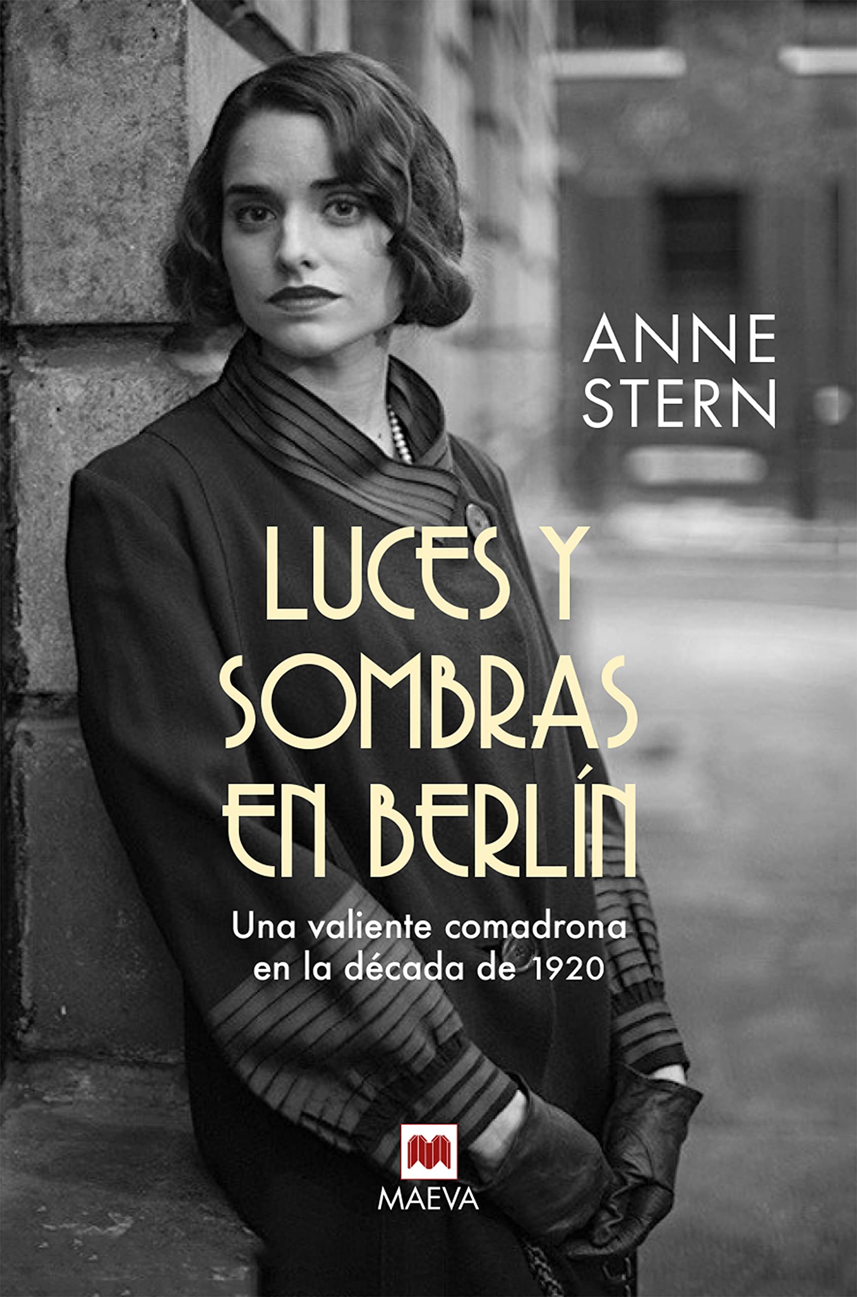Portada de Luces y sombras en Berlín: Una valiente comadrona en la década de 1920, de Anne Stern