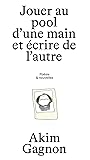 Jouer au pool d’une main et écrire de l’autre