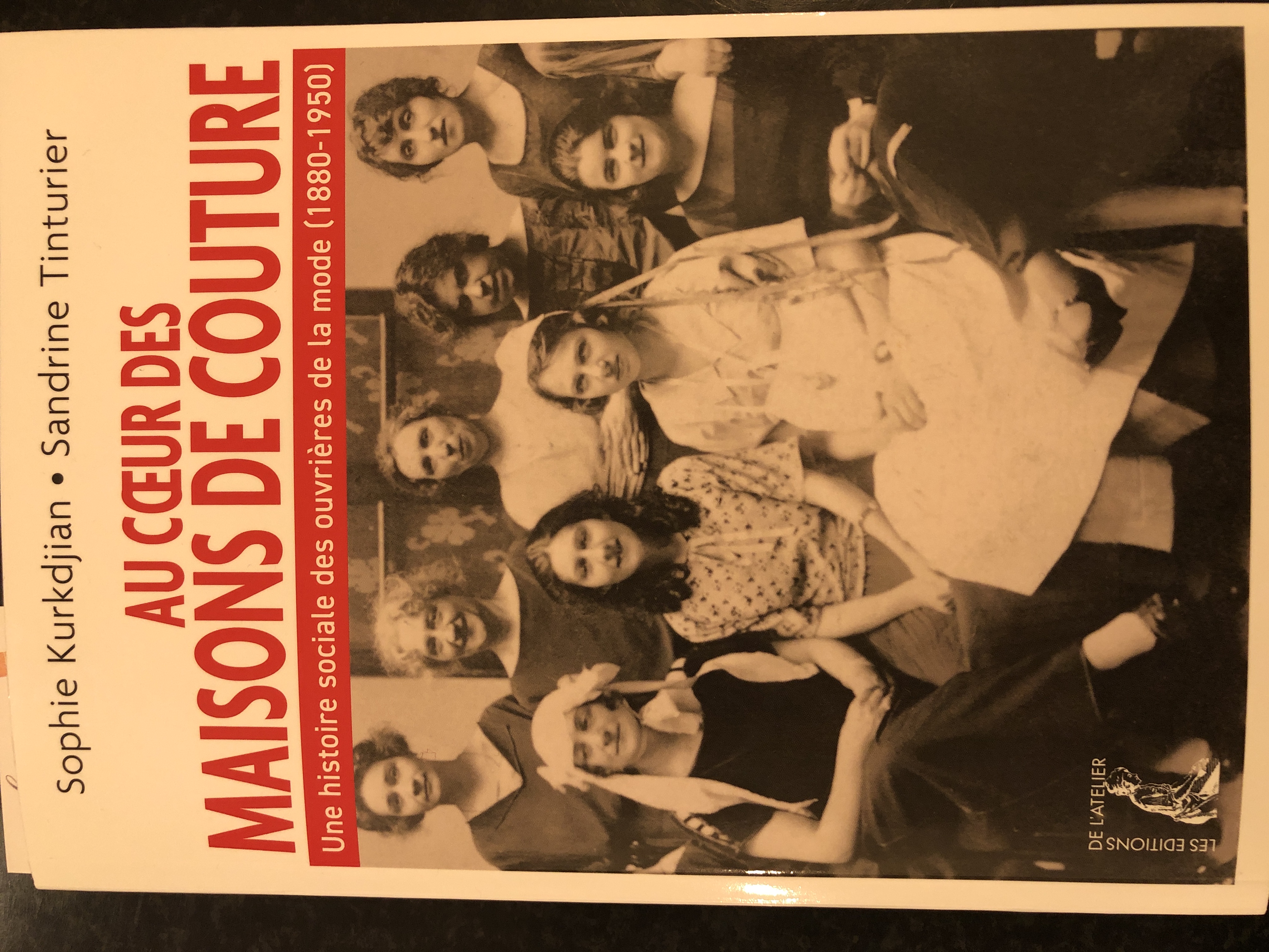 Au cœur des maisons de couture (Paperback)