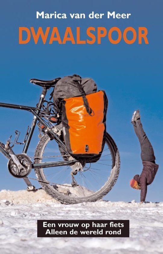 Dwaalspoor: een vrouw op haar fiets, alleen de wereld rond