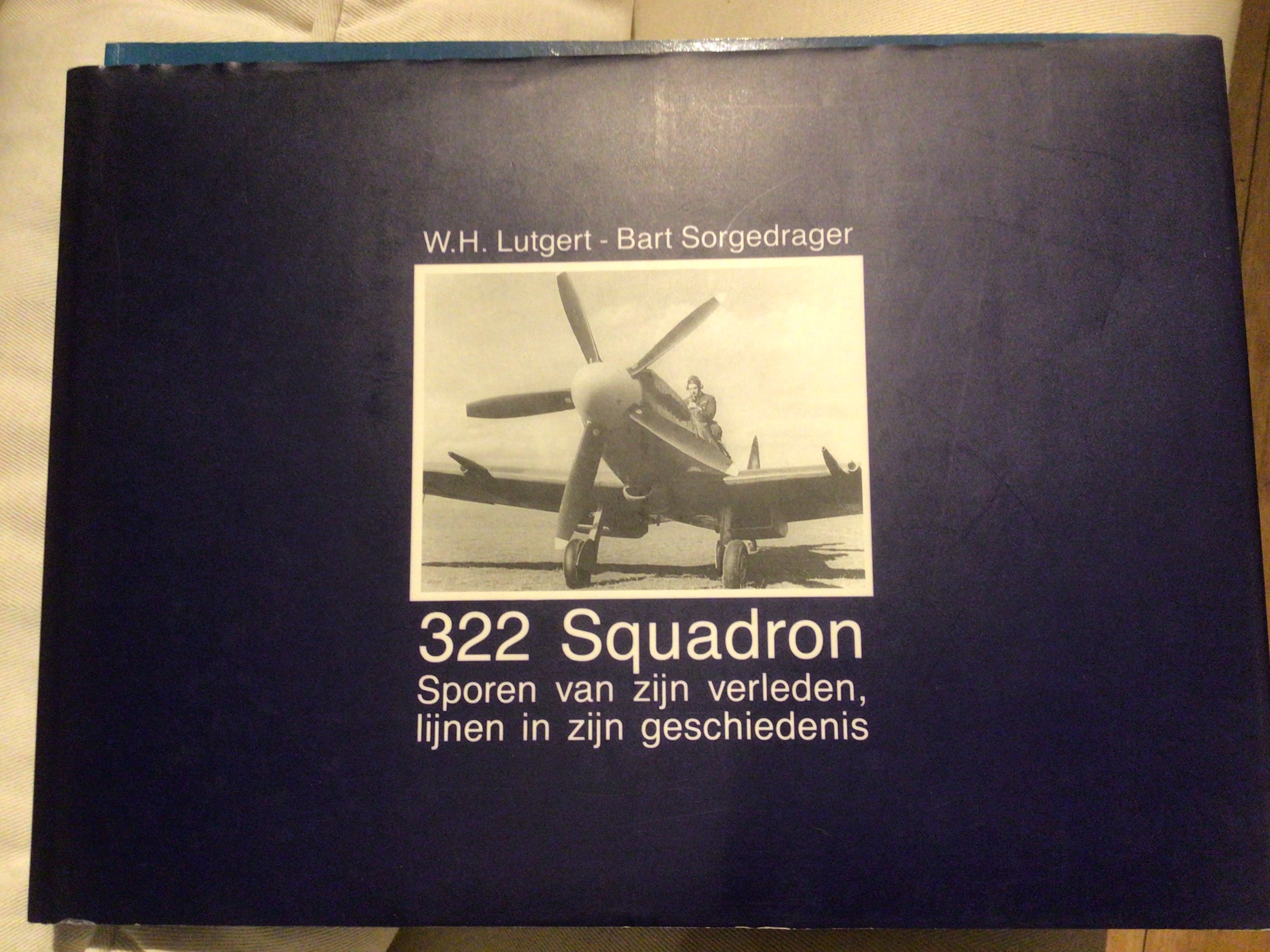 Het 322 Squadron, Sporen van zijn verleden, lijnen in zijn geschiedenis (Hardcover)