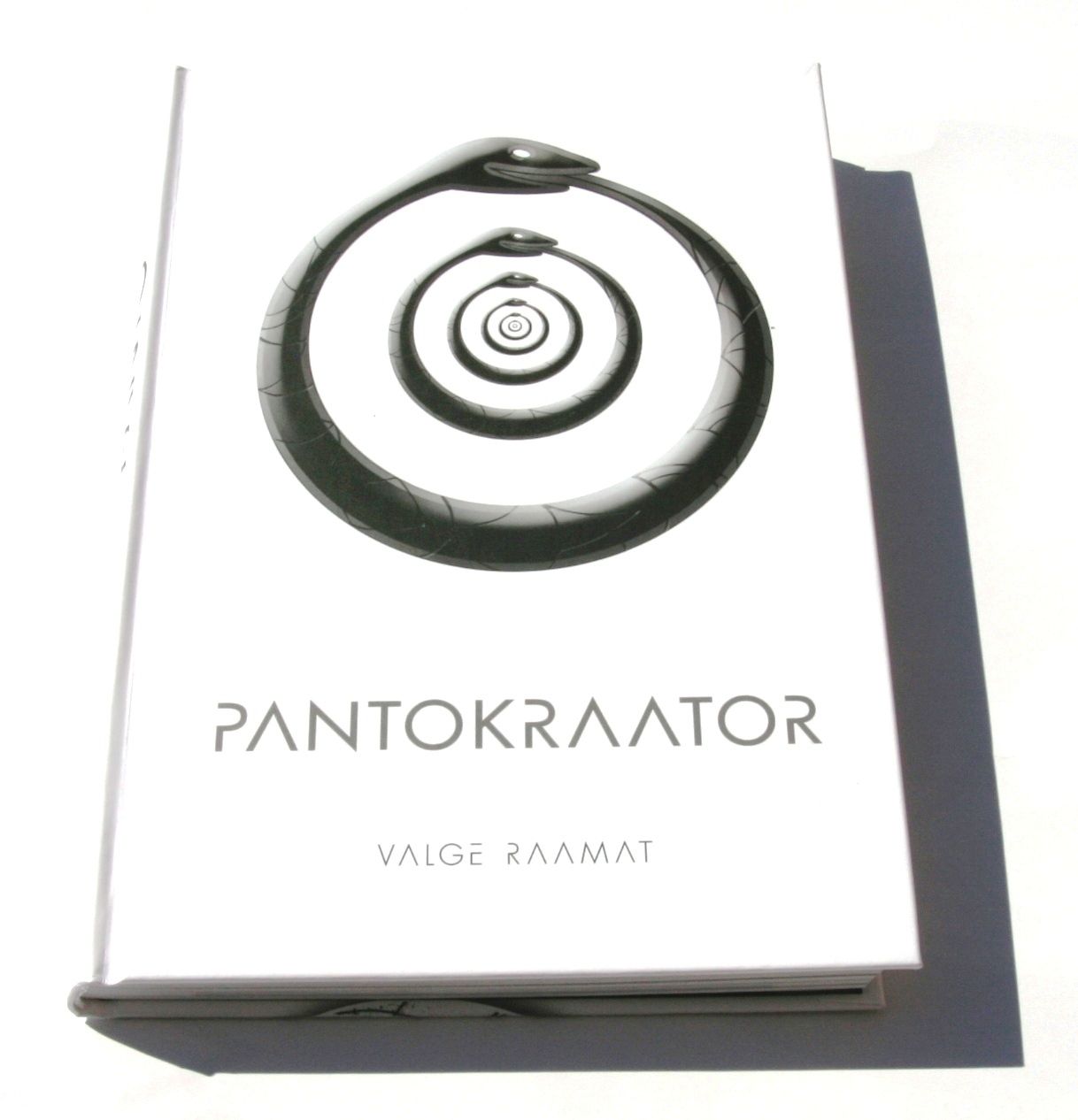 Pantokraator. Valge raamat.