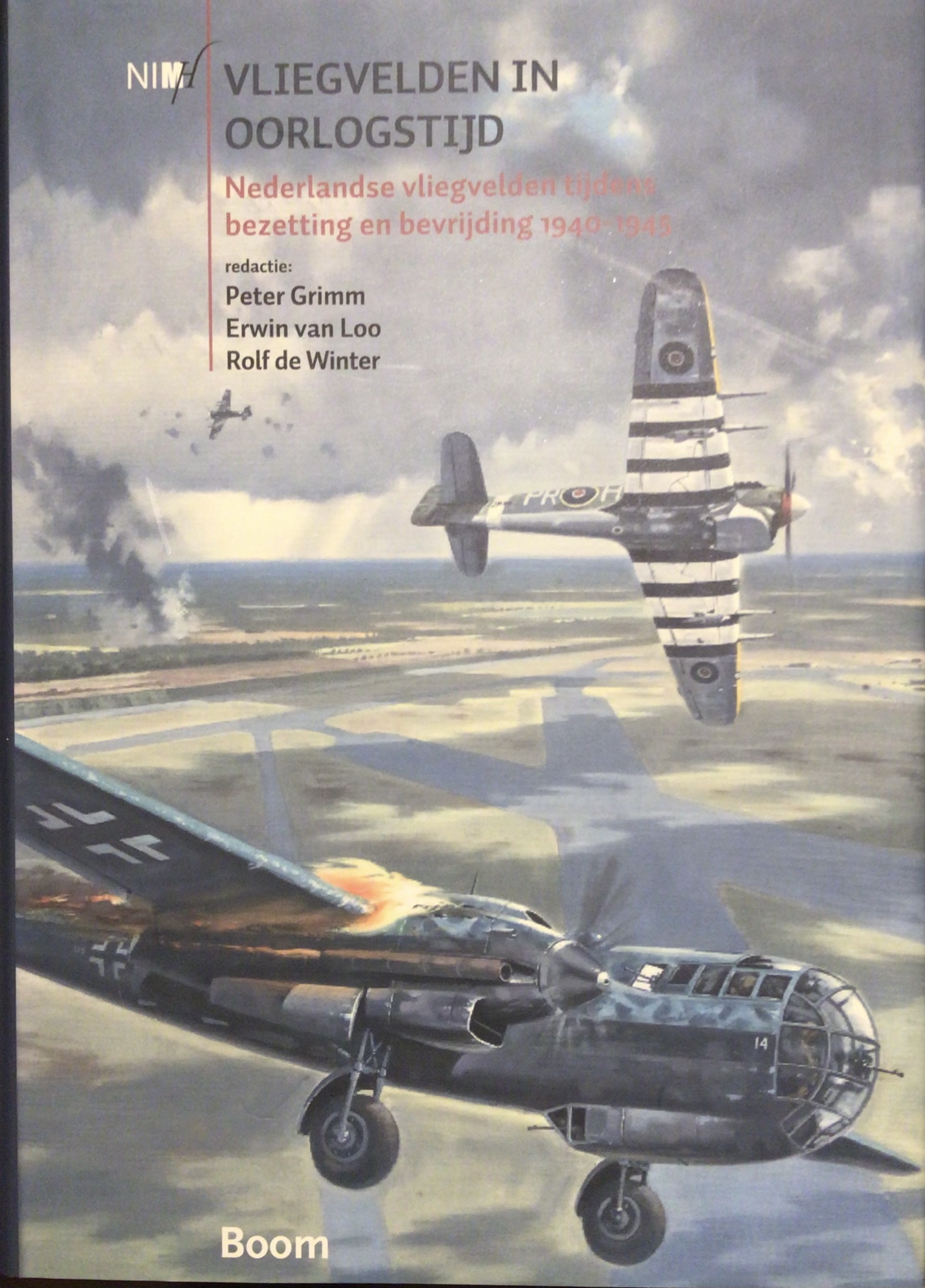 Vliegvelden in oorlogstijd, Nederlandse vliegvelden tijdens bezetting en bevrijding 1940-1945 (Hardcover)
