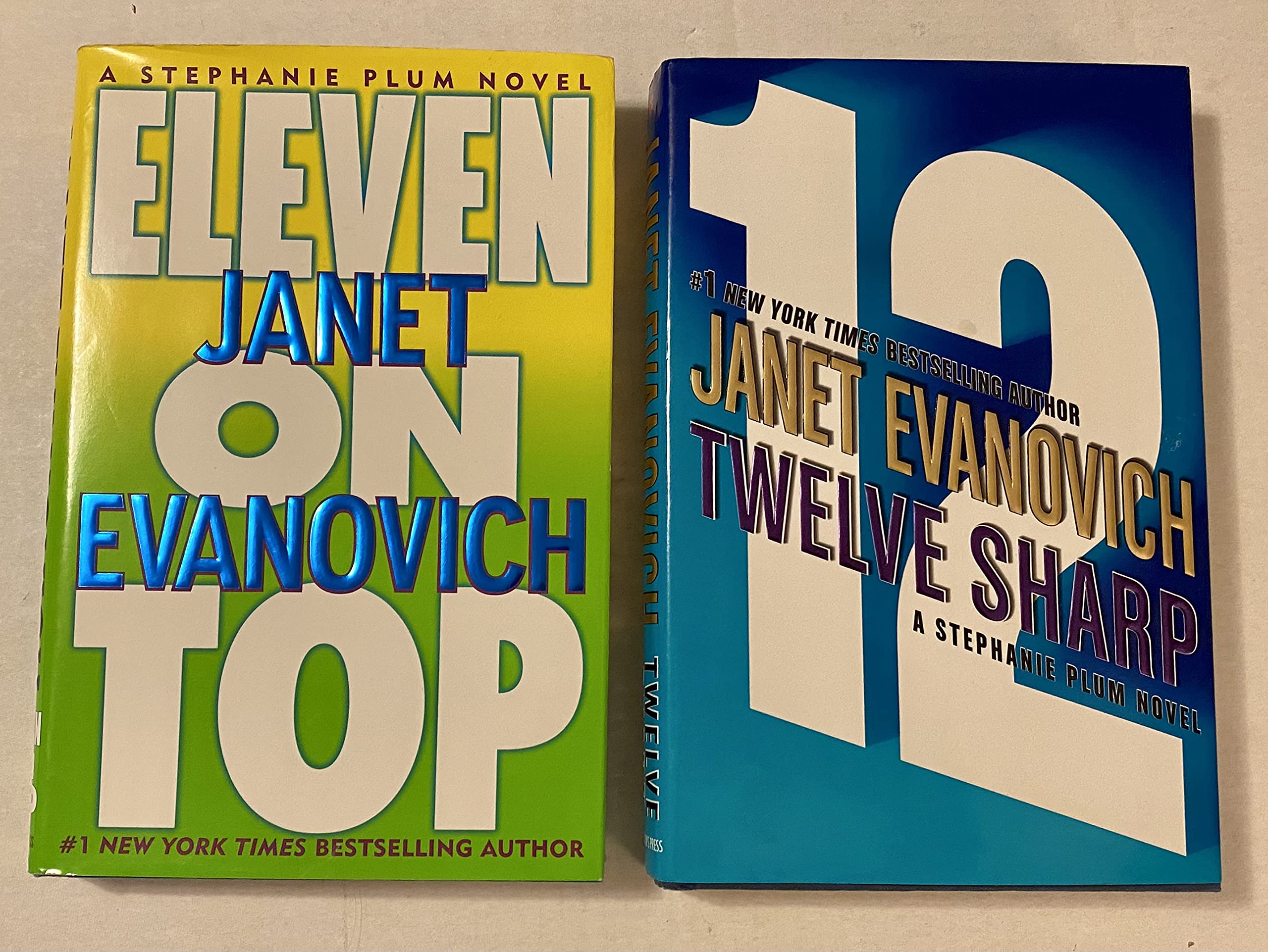 Eleven on Top / Twelve Sharp (Stephanie Plum #11-12)