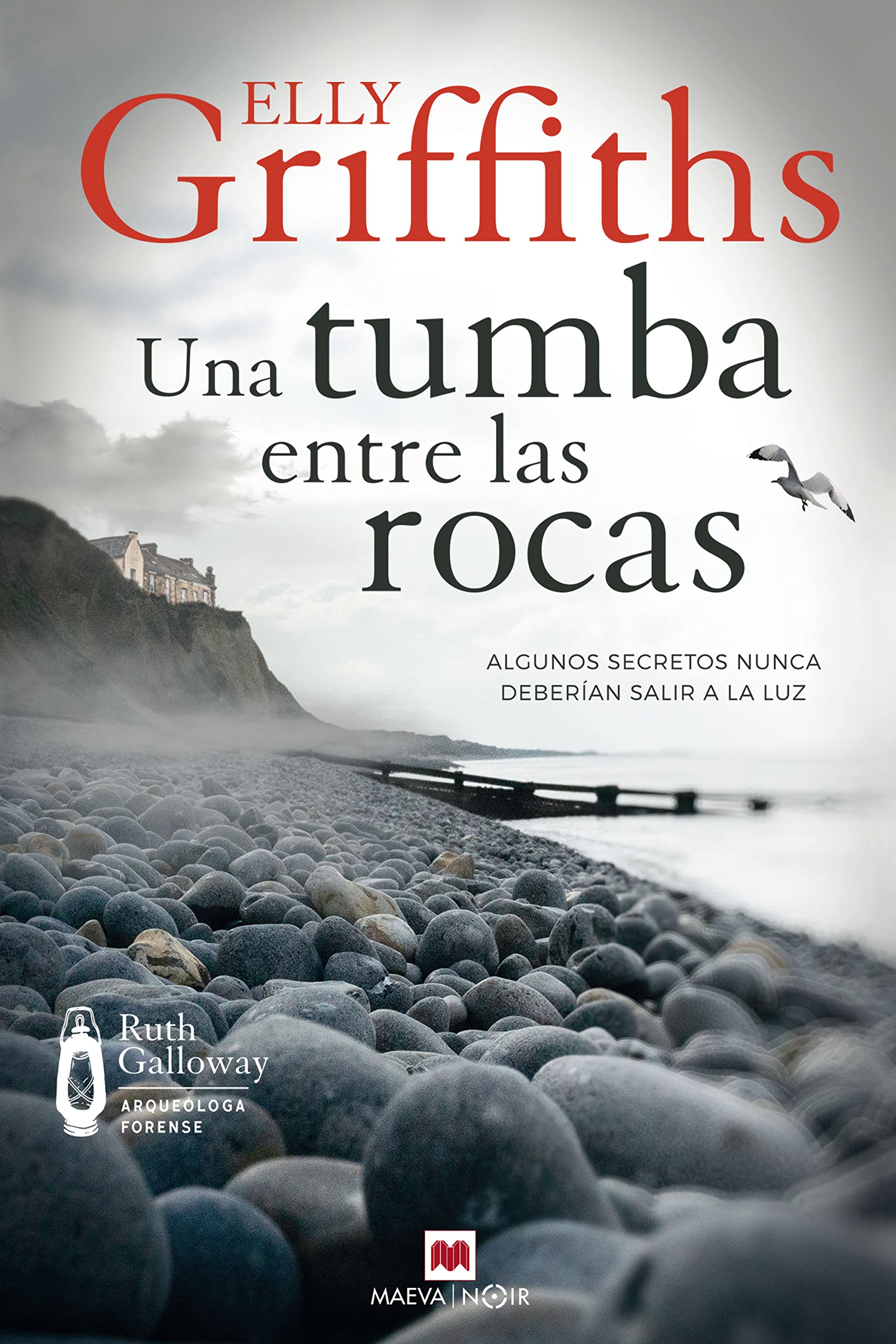 Portada de Una tumba entre las rocas, de Elly Griffiths
