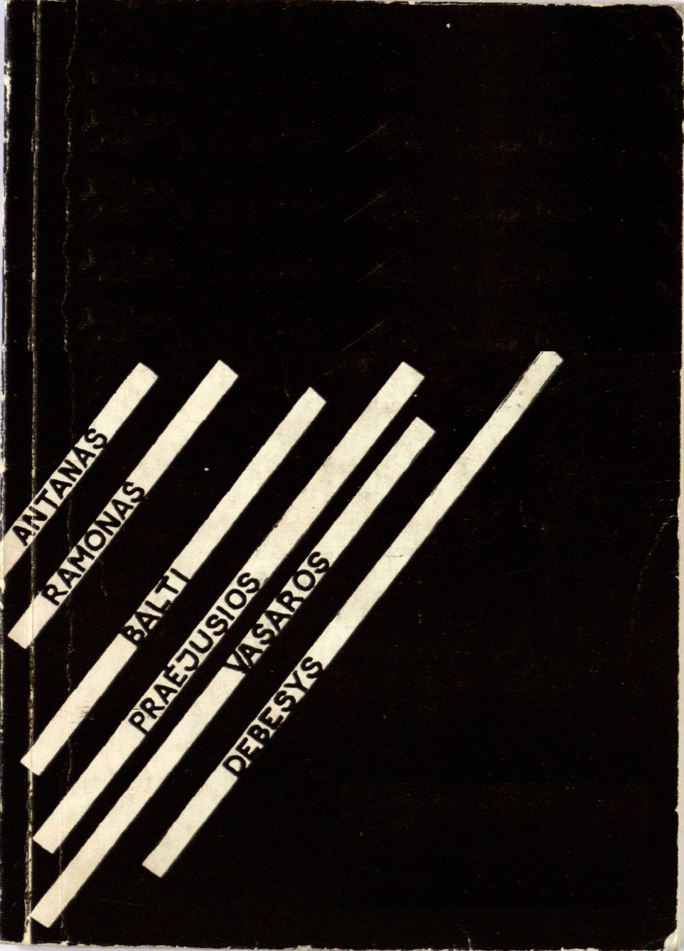 Balti praėjusios vasaros debesys