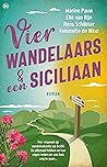 Vier wandelaars e...