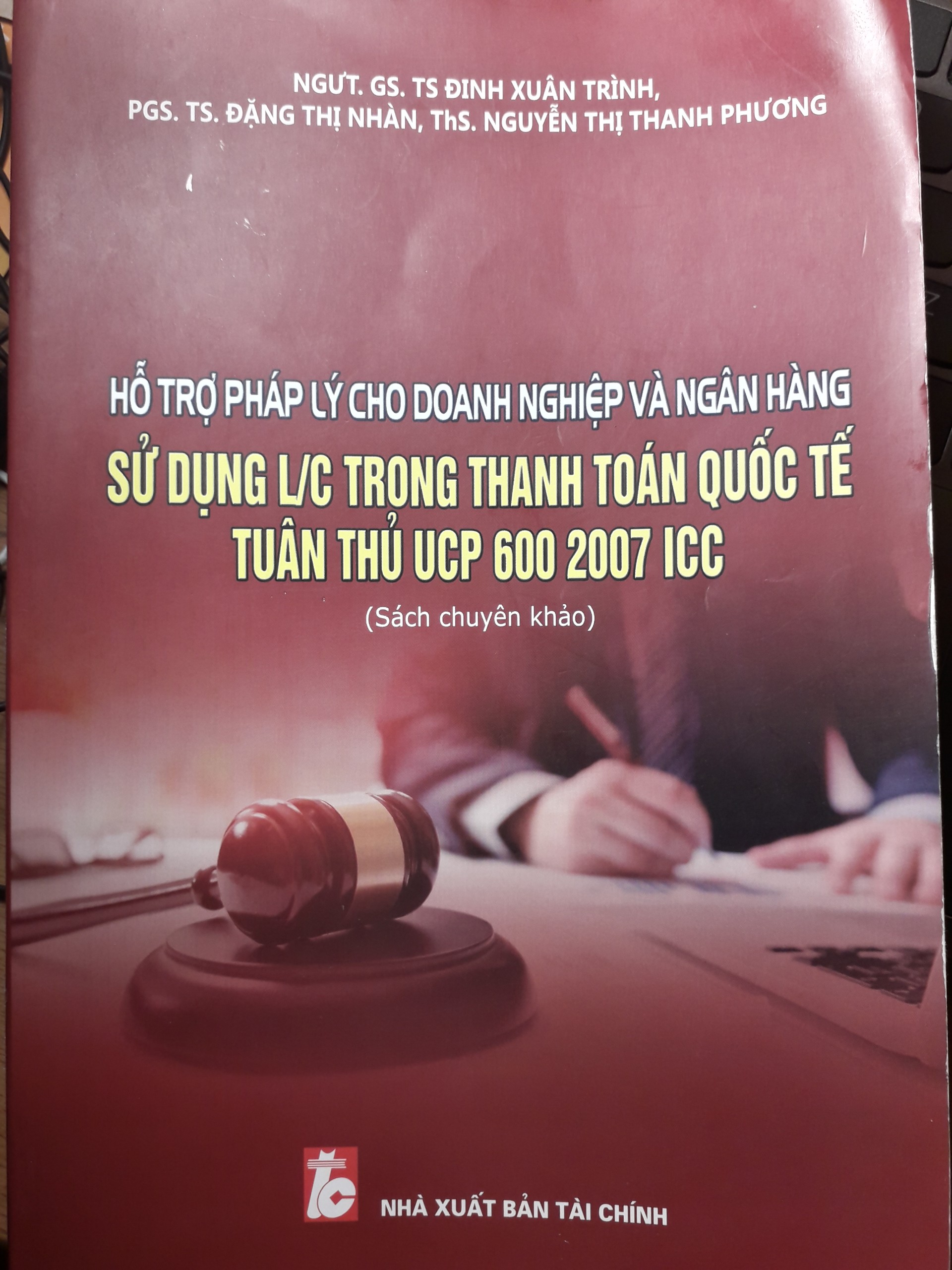 Hỗ trợ pháp lý cho doanh nghiệp và ngân hàng sử dụng L/C trong thanh toán quốc tế tuân thủ UCP 600 2007 ICC