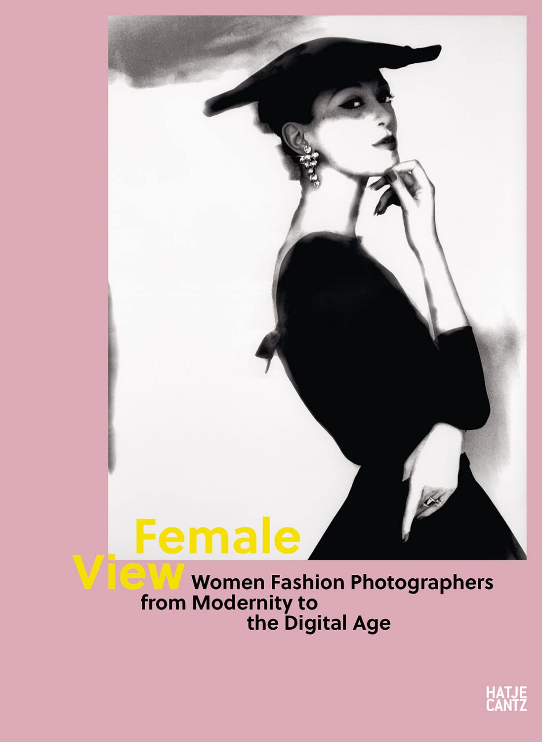 Female View: Women Fashion Photographers from Modernity to the Digital Age (Hardcover)