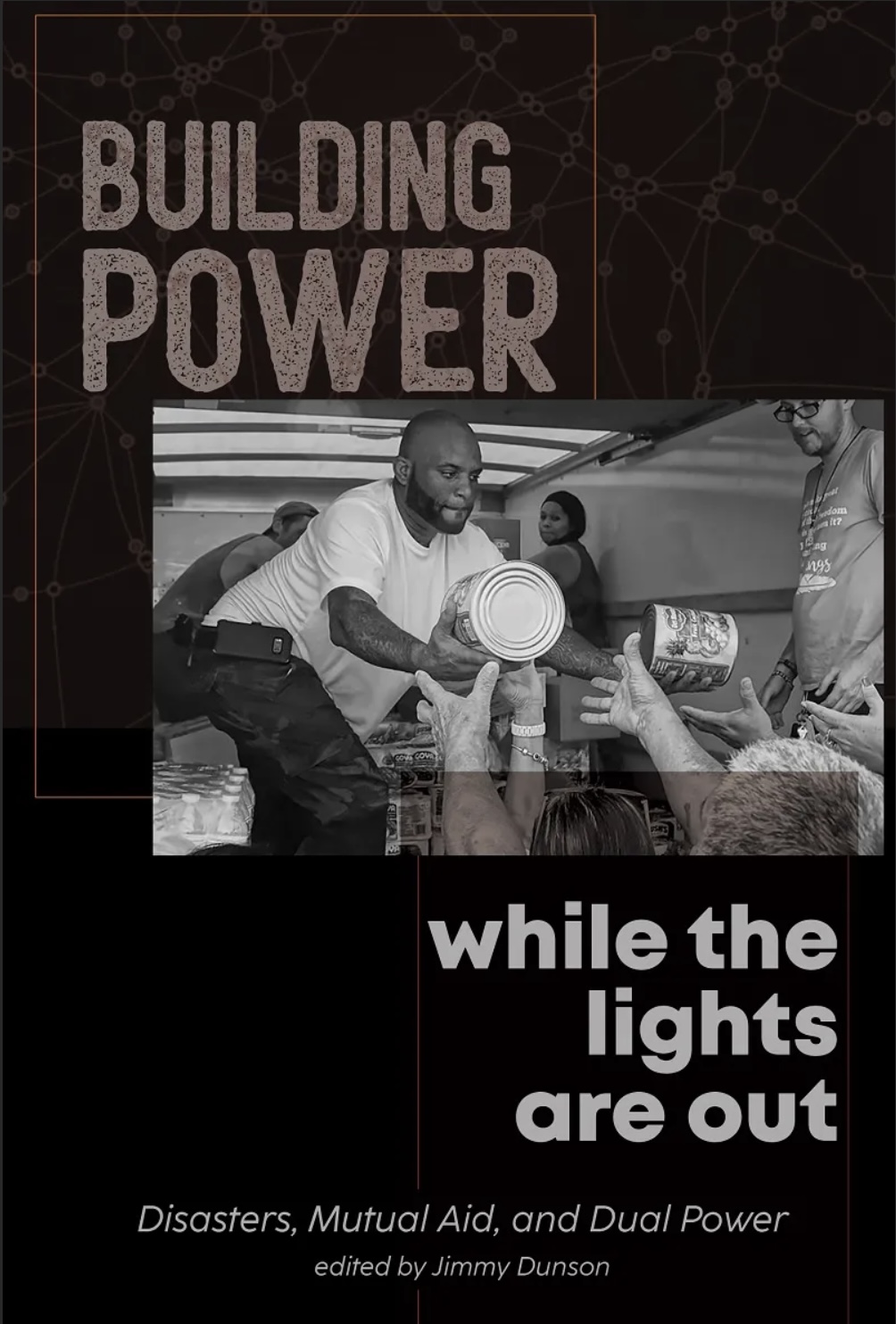 Building Power While the Lights Are Out: Disasters, Mutual Aid, and Dual Power (Paperback)