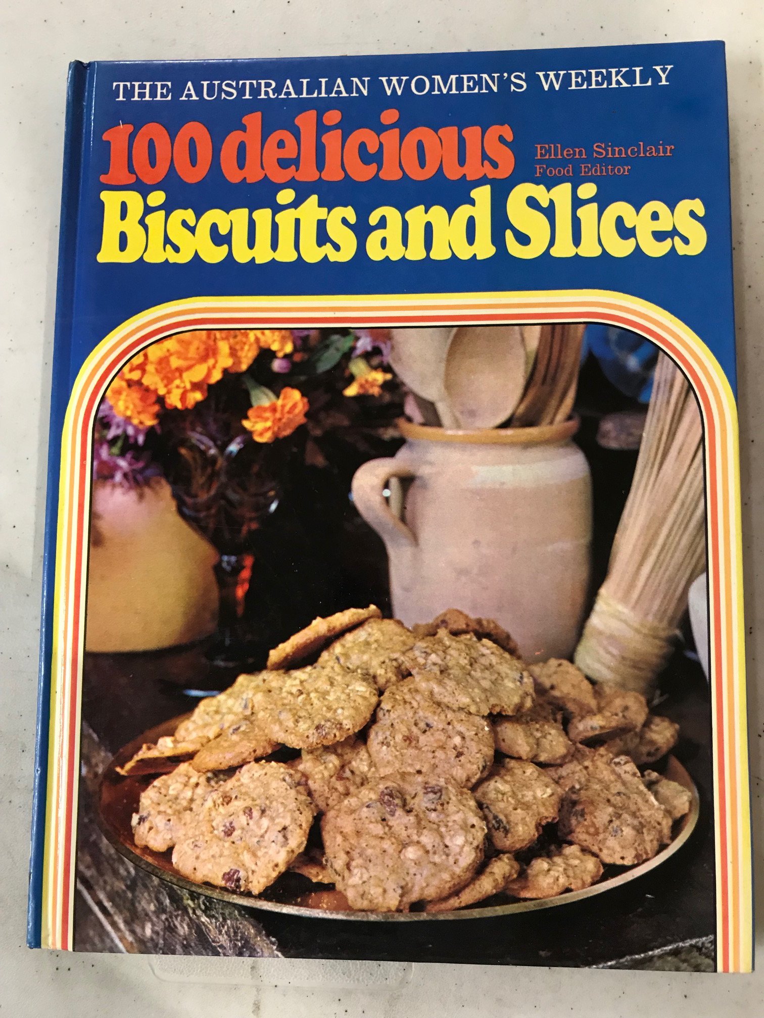 The Australian Women's Weekly 100 Delicious Biscuits and Slices