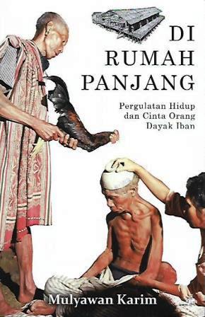 Di Rumah Panjang: Pergulatan Hidup dan Cinta Orang Dayak Iban (Paperback)