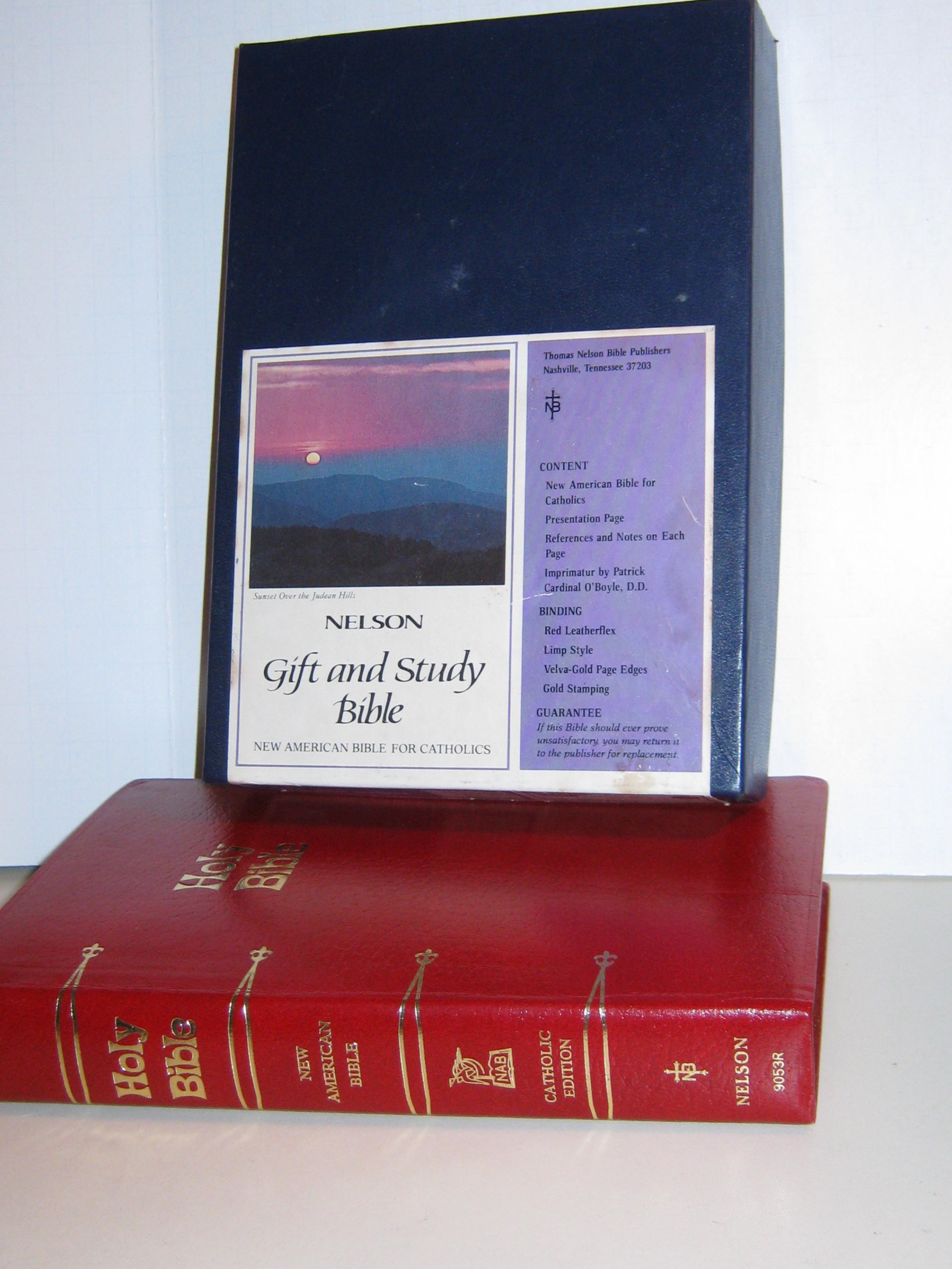 Holy Bible: New American, No. 9053R, Gift and Study Bible, Red Leatherflex