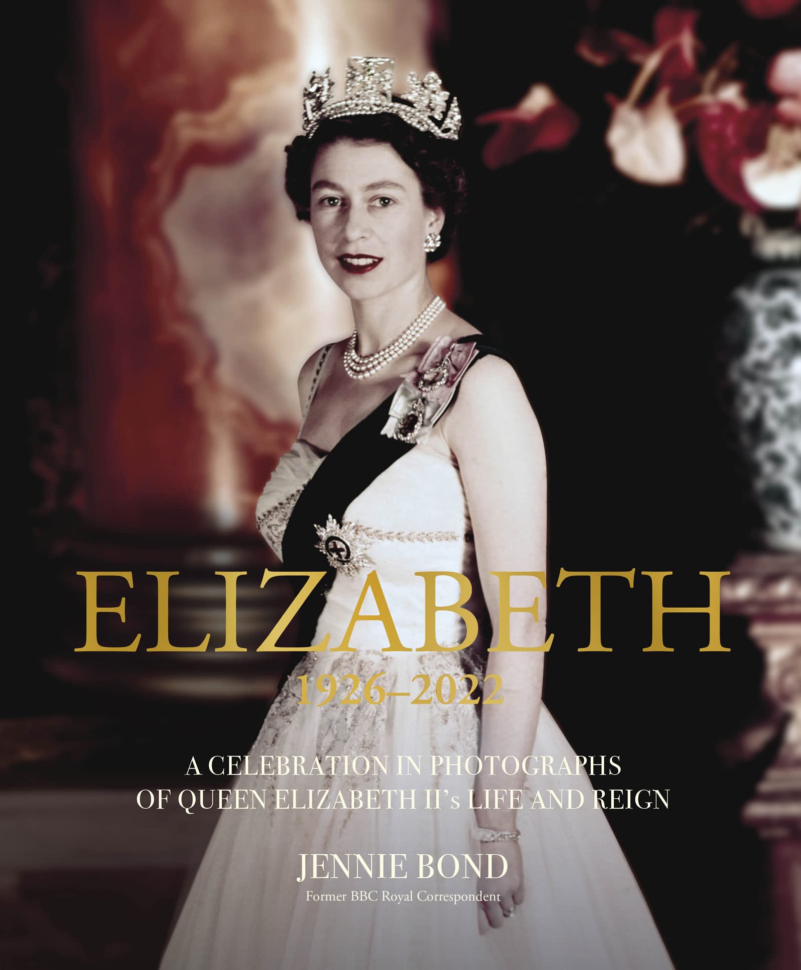 Elizabeth: A Celebration in Photographs of the Queen's Life and Reign (Hardcover)