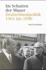 Im Schatten der Mauer: Deutschlandpolitik 1961 bis 1990 (German Edition) Im Schatten der Mauer: Deutschlandpolitik 1961 bis 1990 (German Edition)