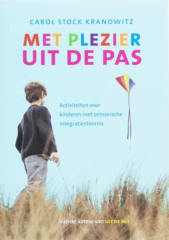Met plezier uit de pas: spelen met kinderen met sensorische integratiestoornis (Paperback)