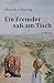 Ein Fremder sa� am Tisch