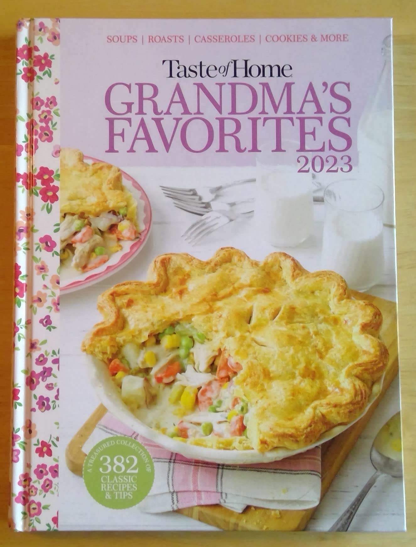 Taste of Home: Grandma's Favorites 2023 (Hardcover)