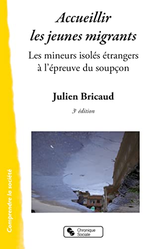 ACCUEILLIR LES JEUNES MIGRANTS: Les mineurs isolés étrangers à l'épreuve du soupçon (Paperback)
