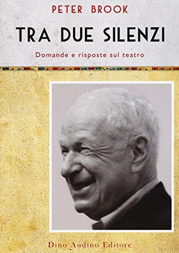 Tra due silenzi. Domande e risposte sul teatro (Paperback)