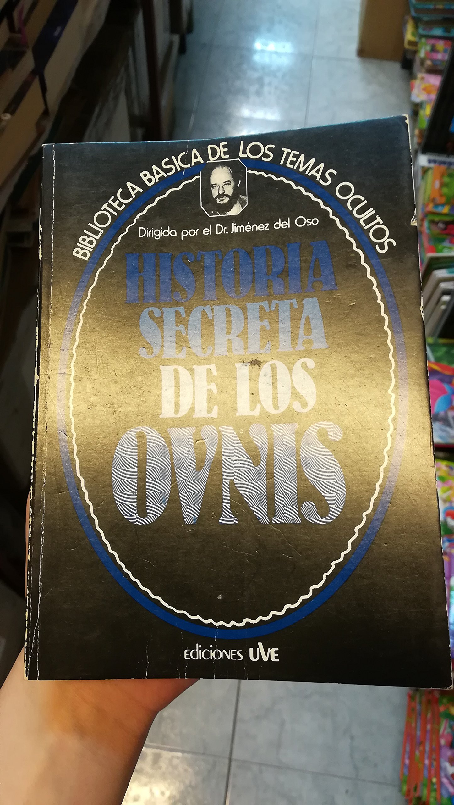 Historia secreta de los ovnis: El silencio oficial de los gobiernos y los misteriosos Hombres de Negro (Biblioteca básica de los temas ocultos) (Spanish Edition)