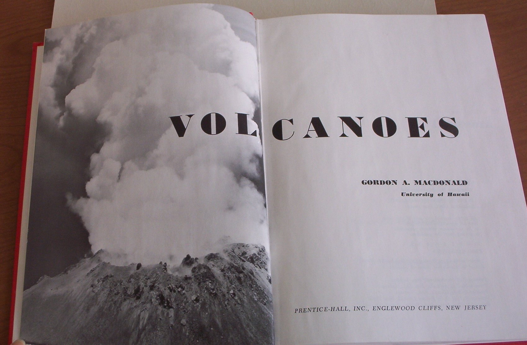 Volcanoes (Hardcover)