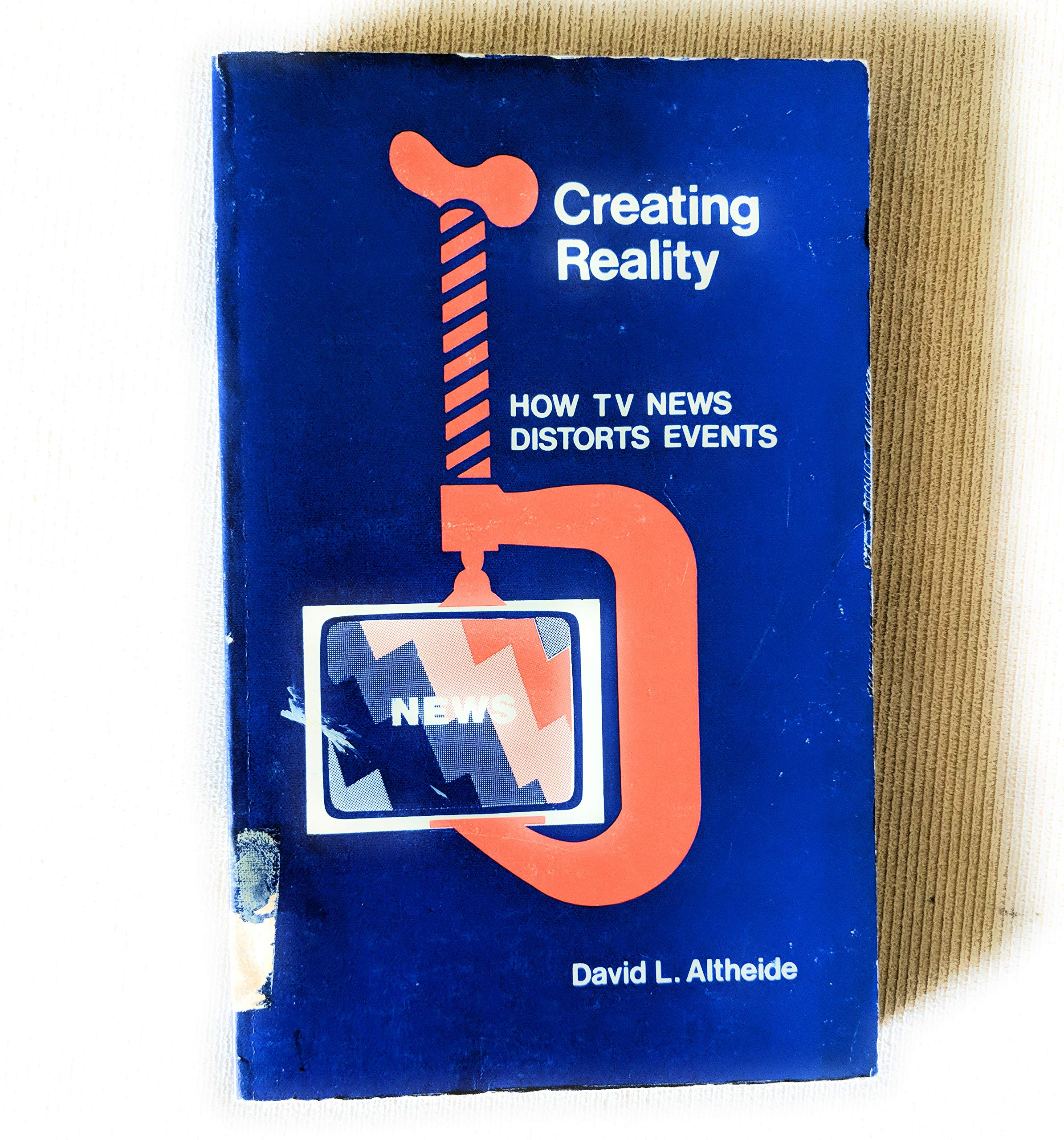 Creating Reality: How TV News Distorts Events (SAGE Library of Social Research)