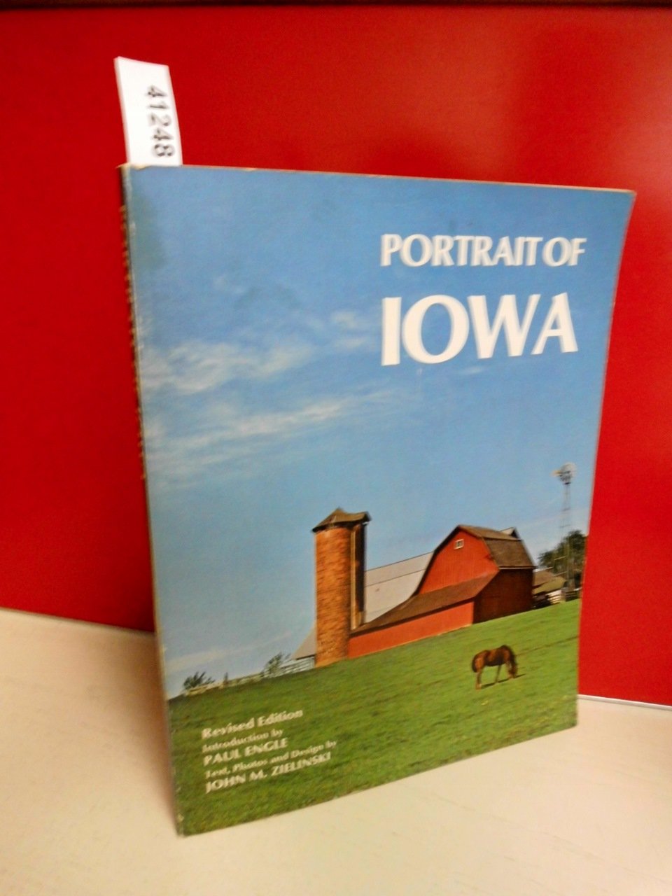 Portrait of Iowa. (Paperback)