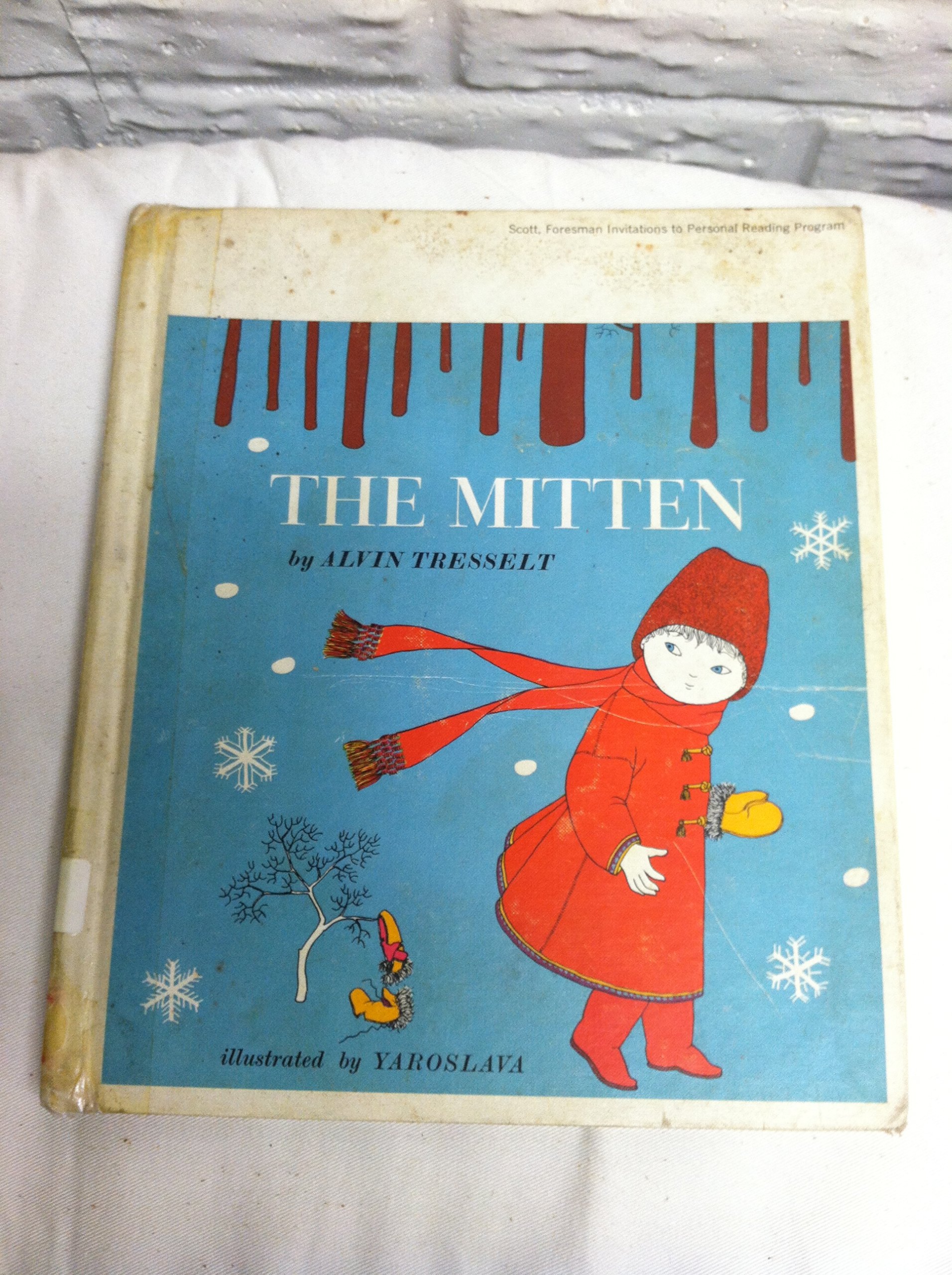 The Mitten: An Old Ukrainian Folktale (Weekly Reader Children's Book Club)