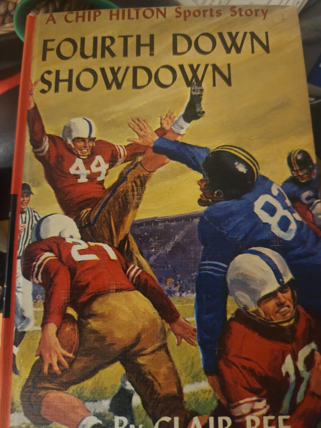 chip hilton: fourth down showdown (Hardcover)