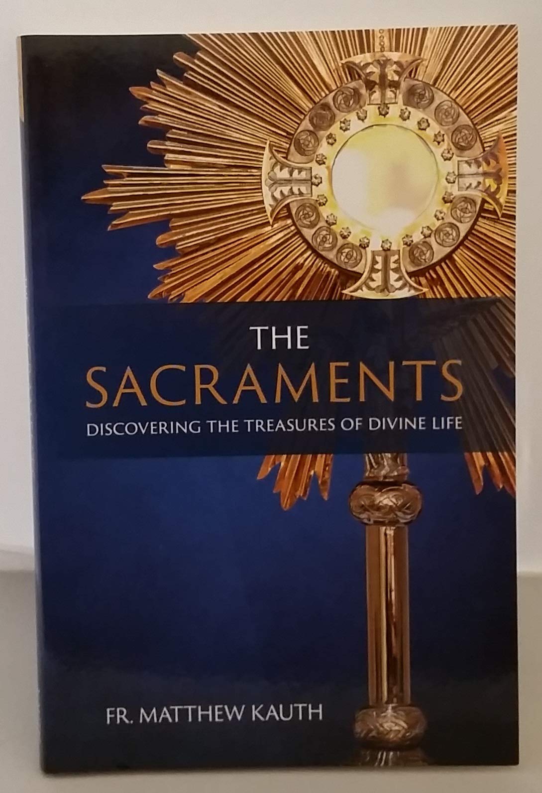 The Sacraments: Discovering the Treasures of Divine Life (Paperback)