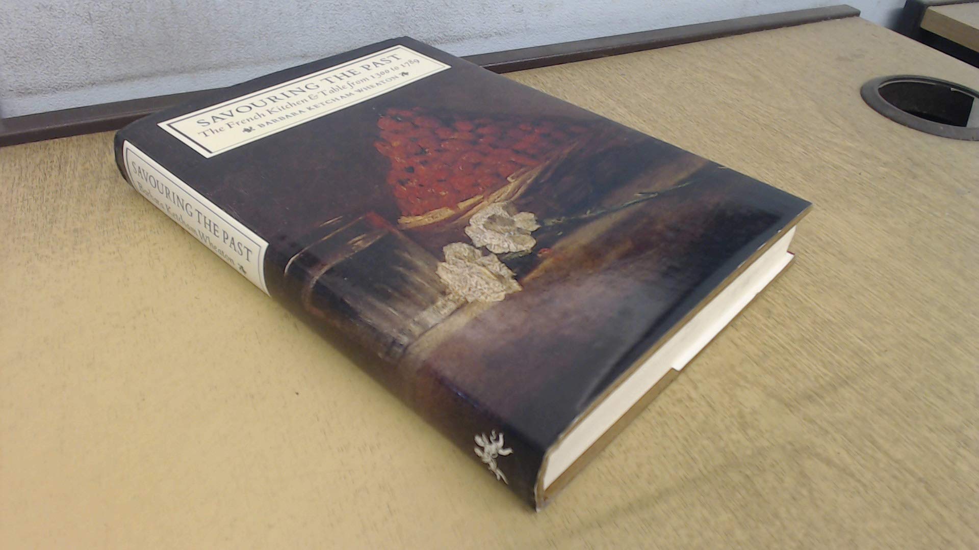 Savouring the Past: The French Kitchen and Table from 1300 to 1789 (Hardcover)
