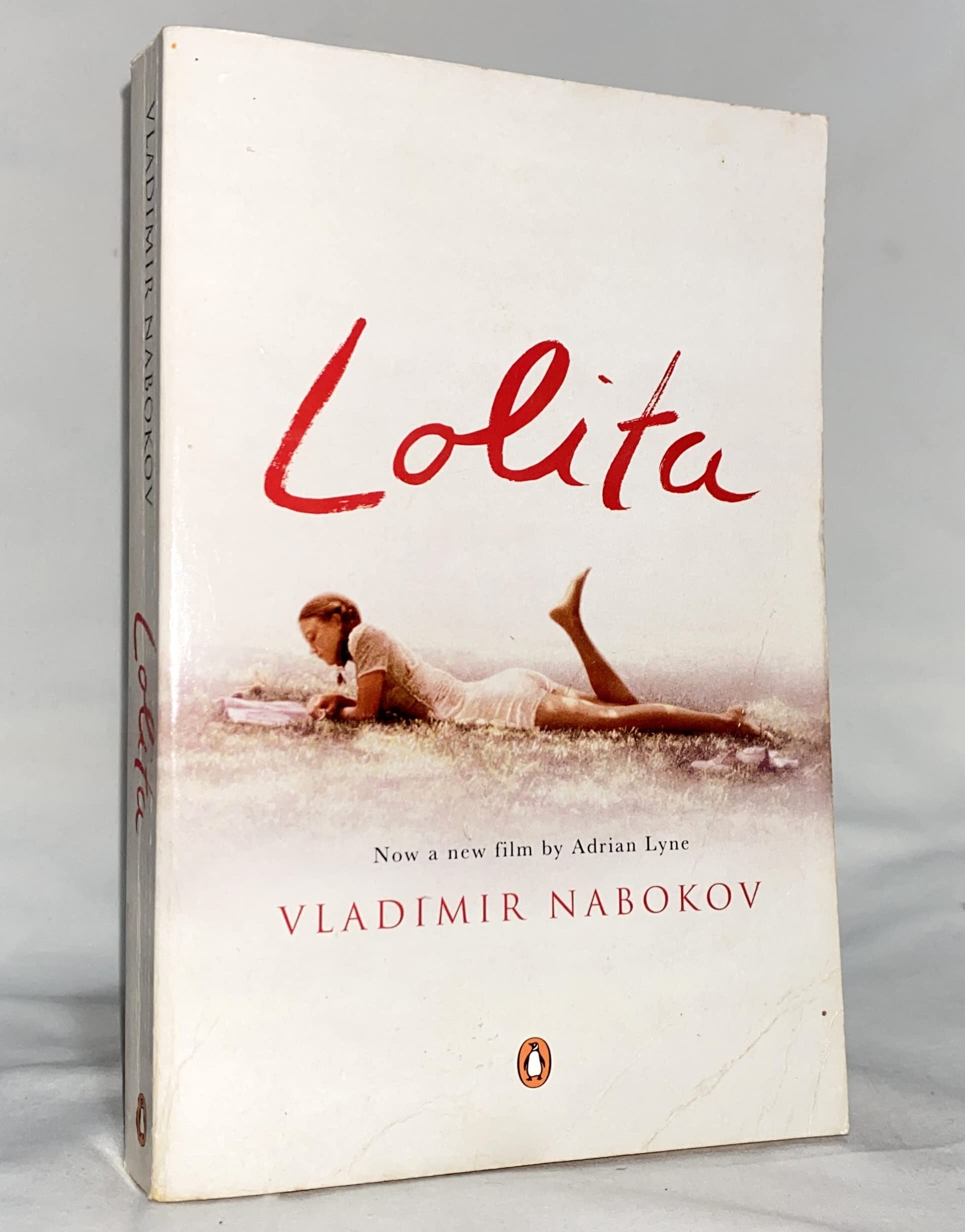 Lolita (Penguin Classics) by Vladimir Nabokov (2000) Paperback