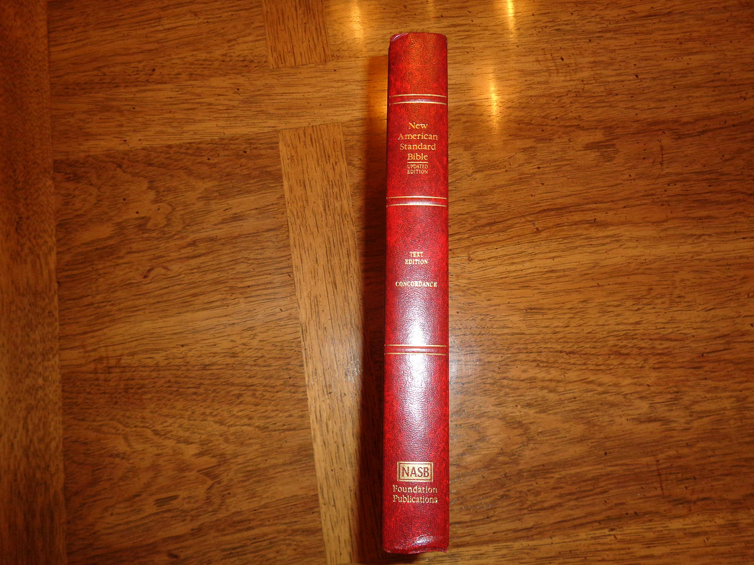 Holy Bible, New American Standard Updated Edition, Text Edition with Concordance 1997