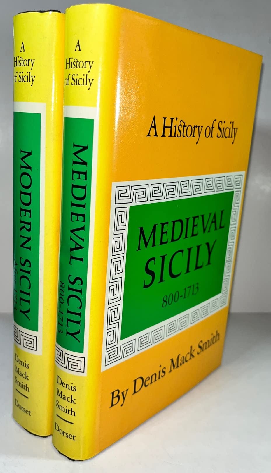 A History of Sicily: Medieval Sicily, 800-1713 (Hardcover)