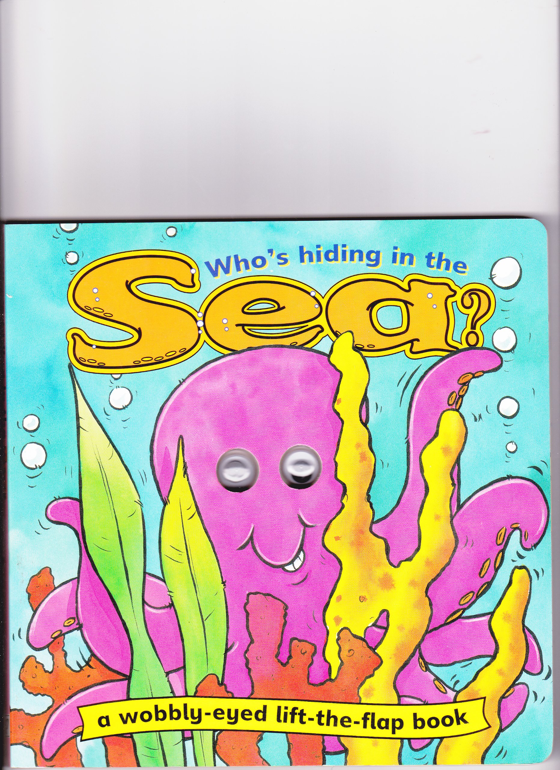 Who's hiding in the sea?: A wobbly-eyed lift-the-flap book (Paperback)