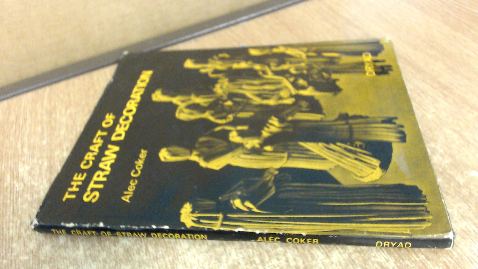 The Craft of Straw Decoration: For Corn Dolly Makers and Workers in Straw (Hardcover)