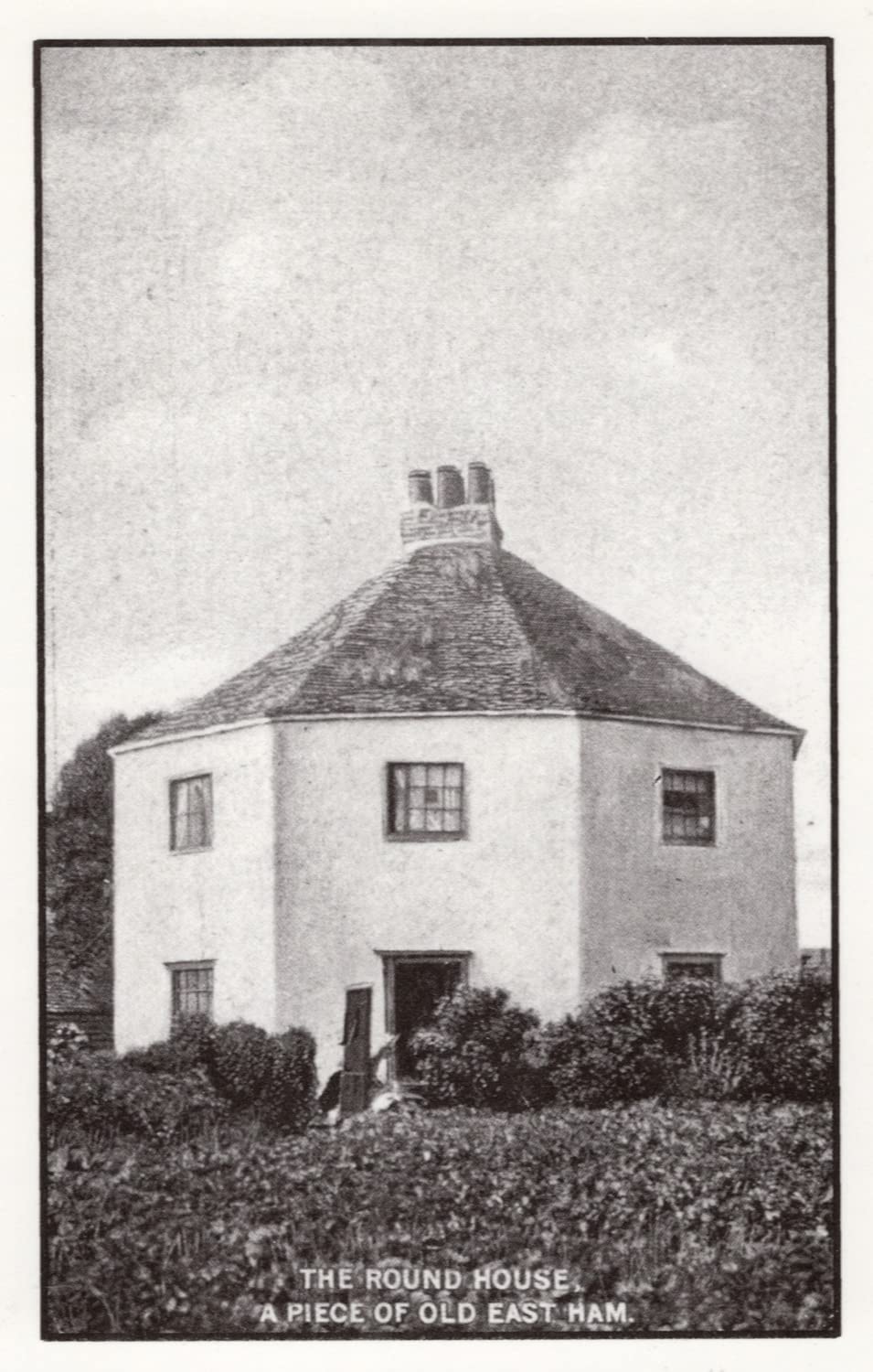 East of London Old and New: Pictures, 1885-1990 v. 4 (Paperback)