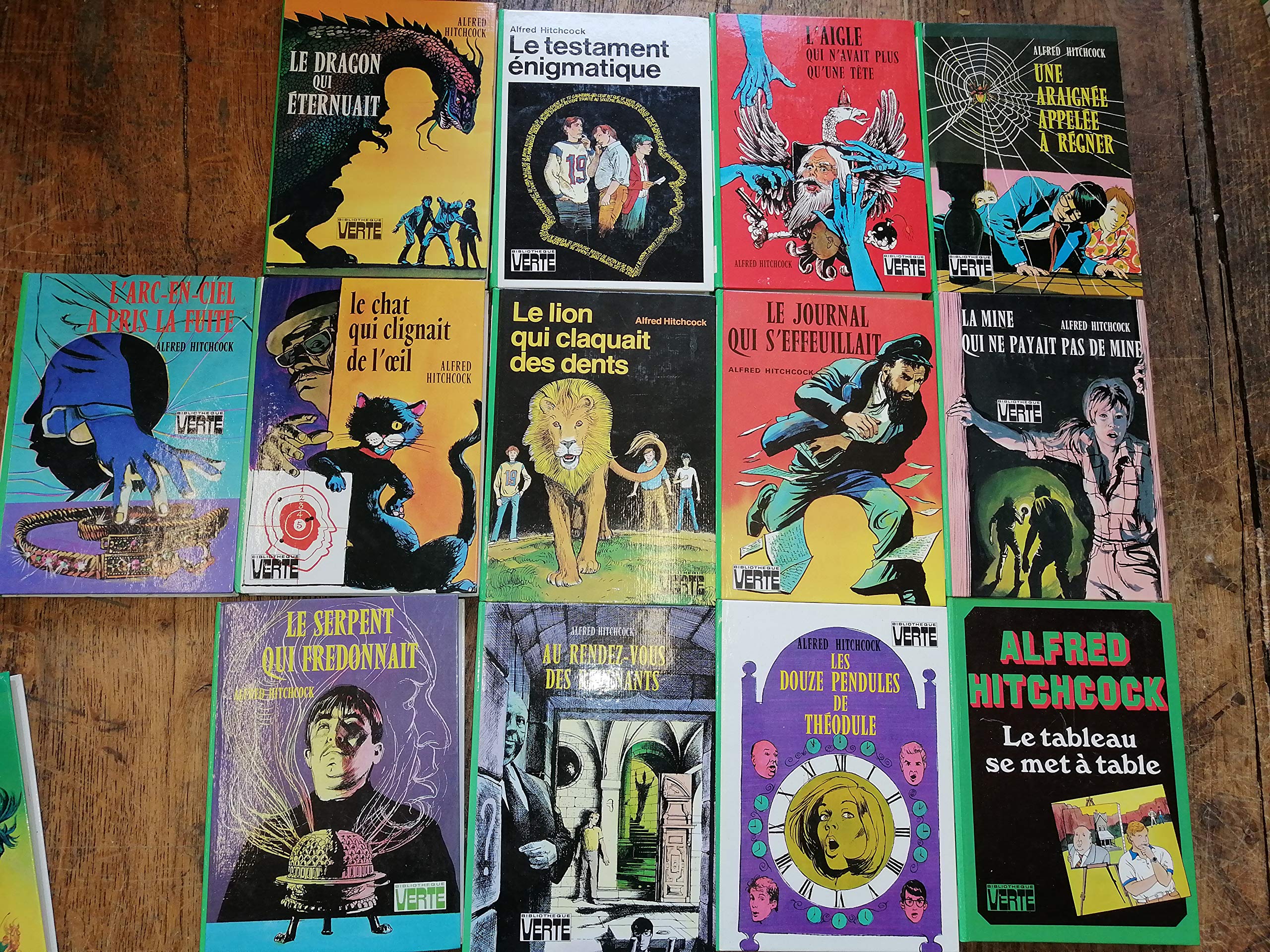 Lot de 13 livres de Alfred Hitchcock : le lion qui claquait des dents - Le dragon qui éternuait, l'aigle qui n'avait plus qu'un tête, une araignée appelée à régner, l'arc-en-ciel a pris la fuite, le (Hardcover)
