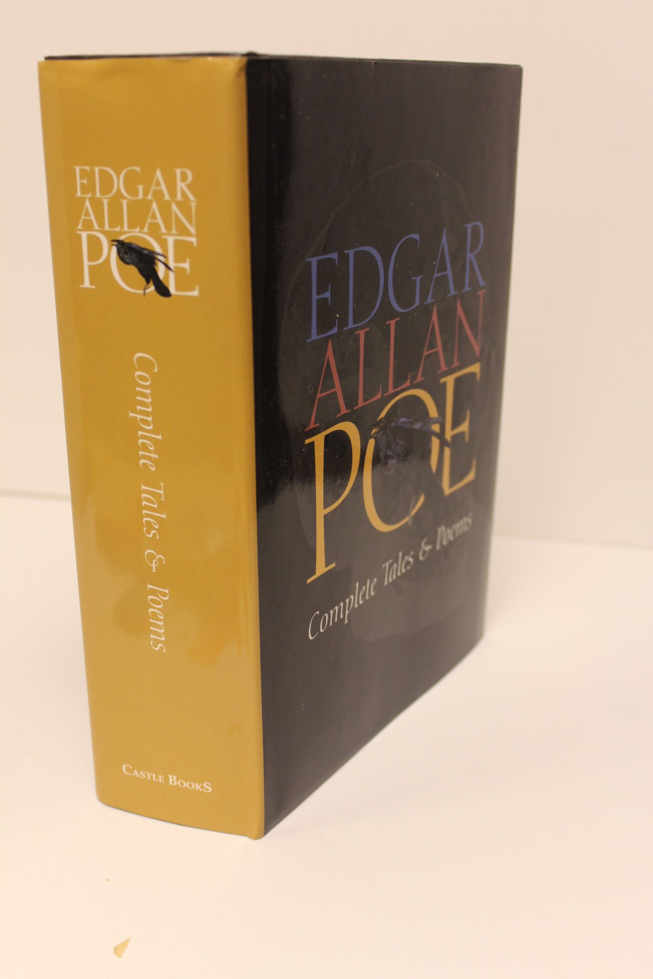 Edgar Allan Poe: Complete Tales & Poems
