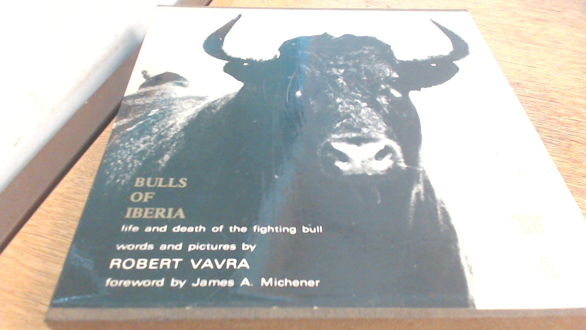 Bulls of Iberia : Life and Death of the Fighting Bull (Hardcover)