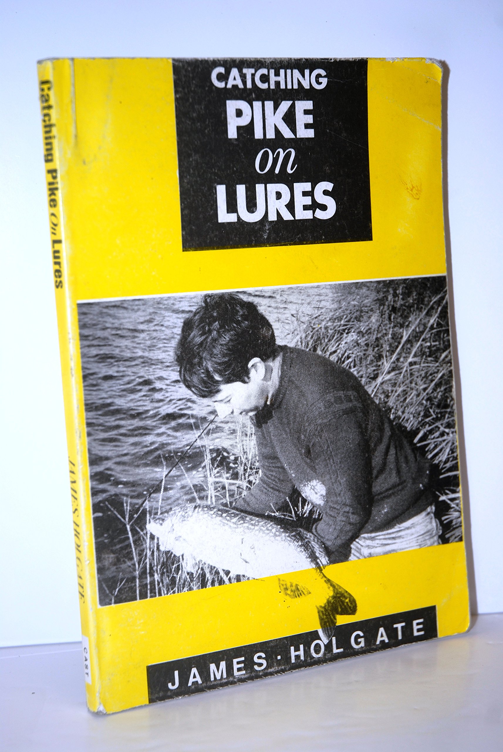 Catching Pike On Lures (Paperback)