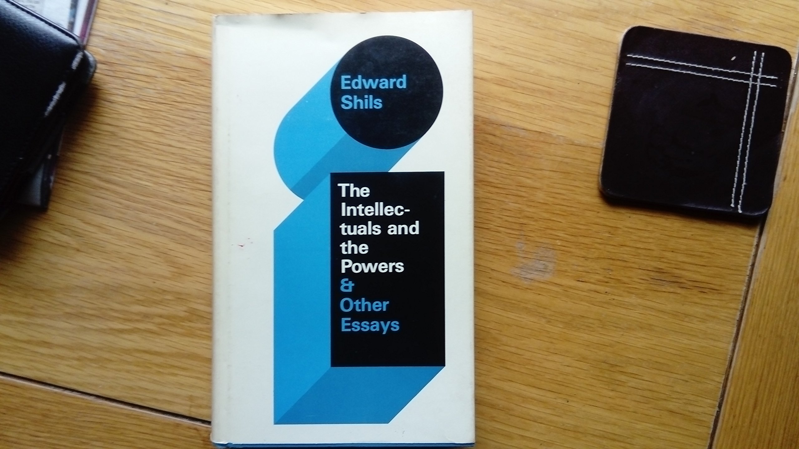 Intellectuals and the Powers: And Other Essays (His Selected Papers, 1)