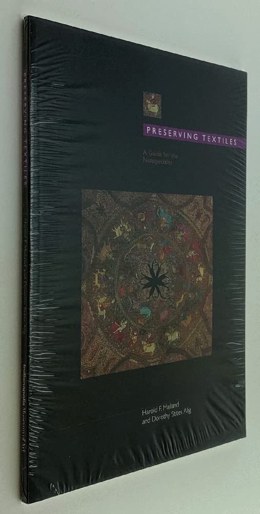Preserving Textiles: A Guide for the Nonspecialist (Paperback)