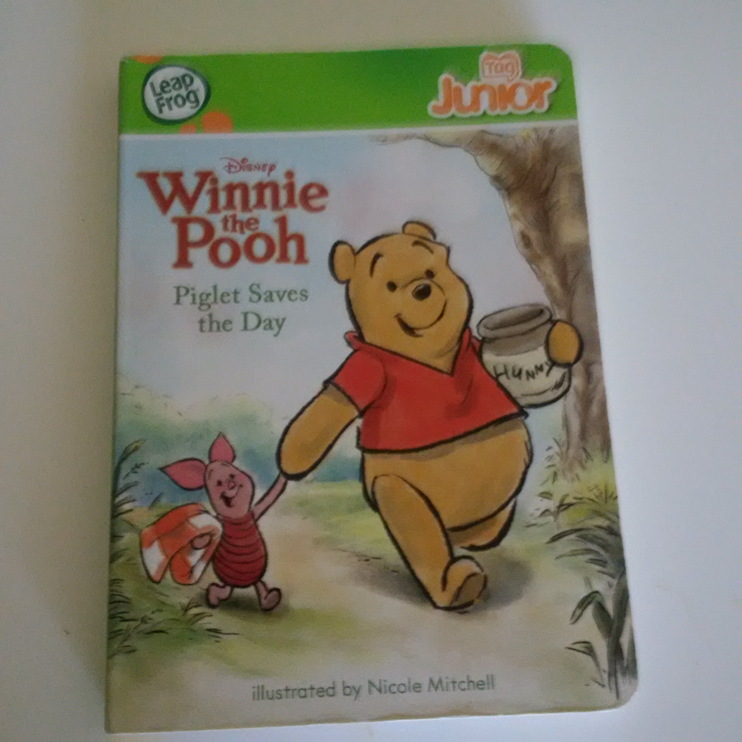 Disney Winnie the Pooh Piglet Saves the Day (Board Book)