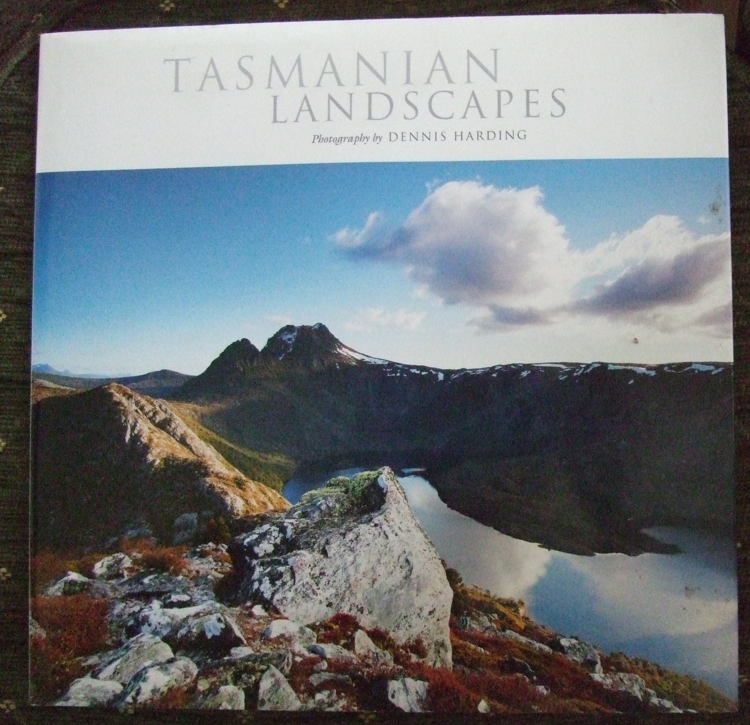 Tasmanian Landscapes: The Mountains Forests Coastlines And Heritage That Make This Islan Uni The Mountains Forests Coastlines and Heritage That Make This Island Unique (Hardcover)