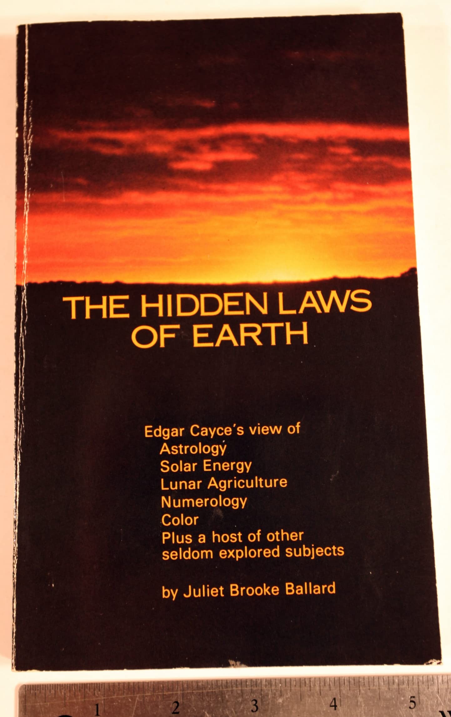 Hidden Laws of Earth (Paperback)