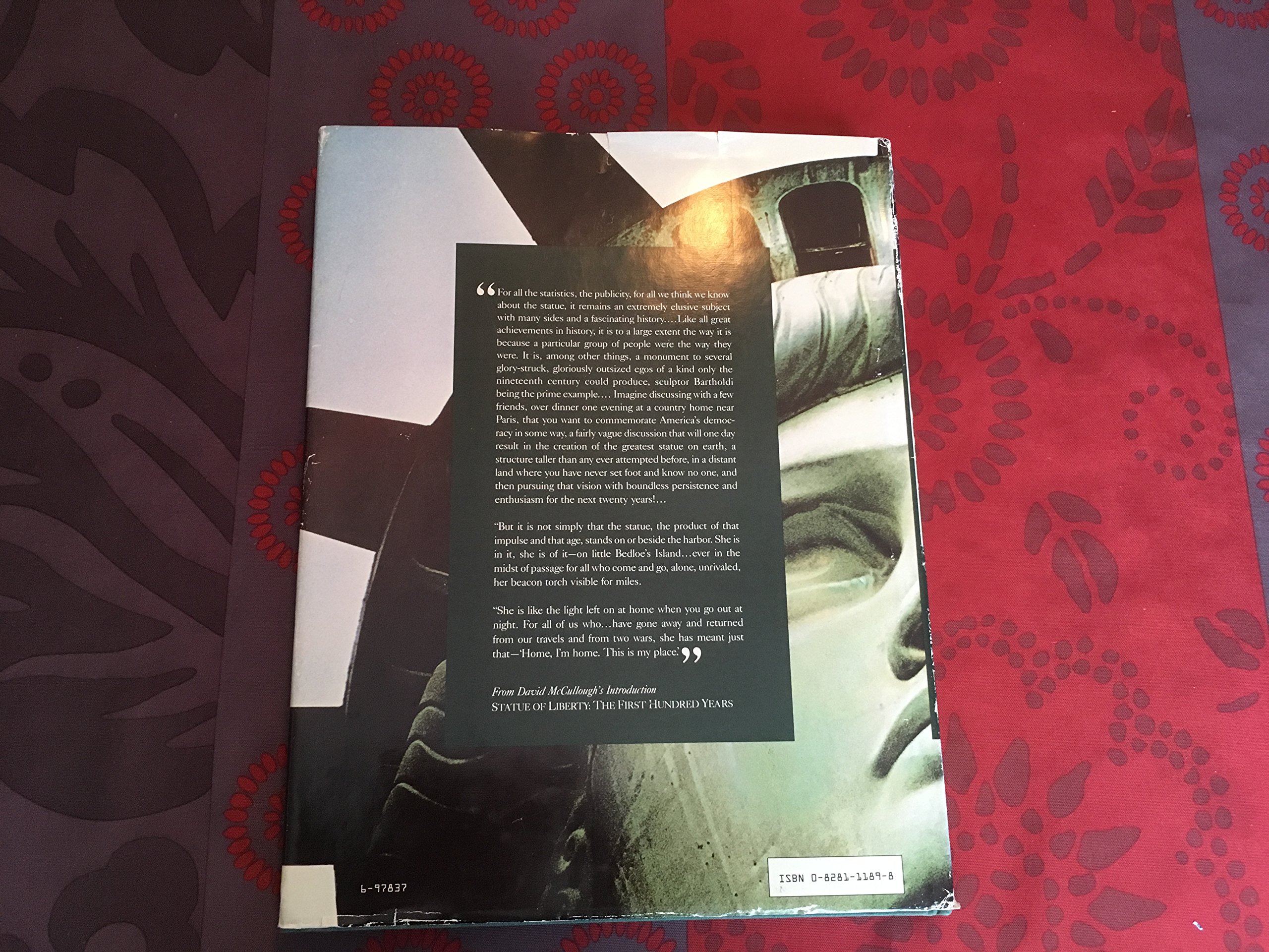 The Statue of Liberty: The First One Hundred Years (English and French Edition)